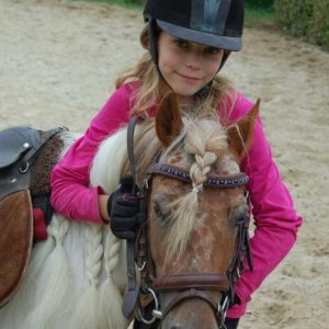 Kinderlächeln mit Pony